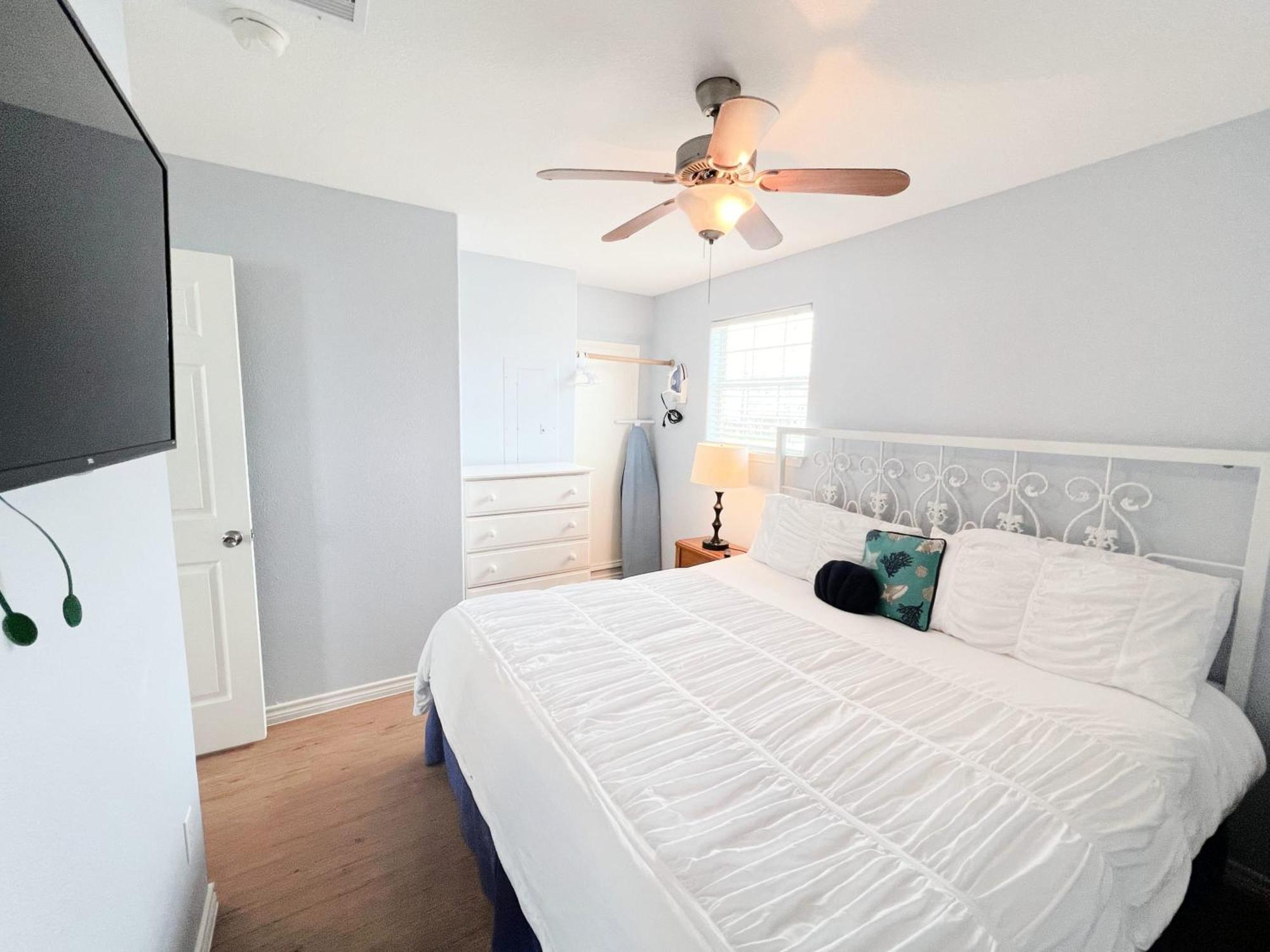 Unobstructed Oceanfront Sea Turtle Unit 2 Beach Pad! Surfside Beach Exterior photo