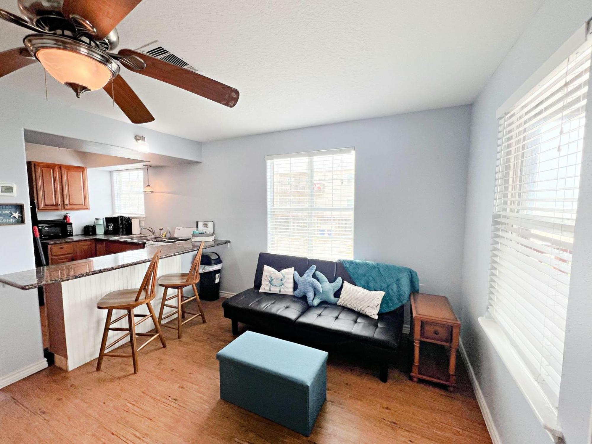 Unobstructed Oceanfront Sea Turtle Unit 2 Beach Pad! Surfside Beach Exterior photo