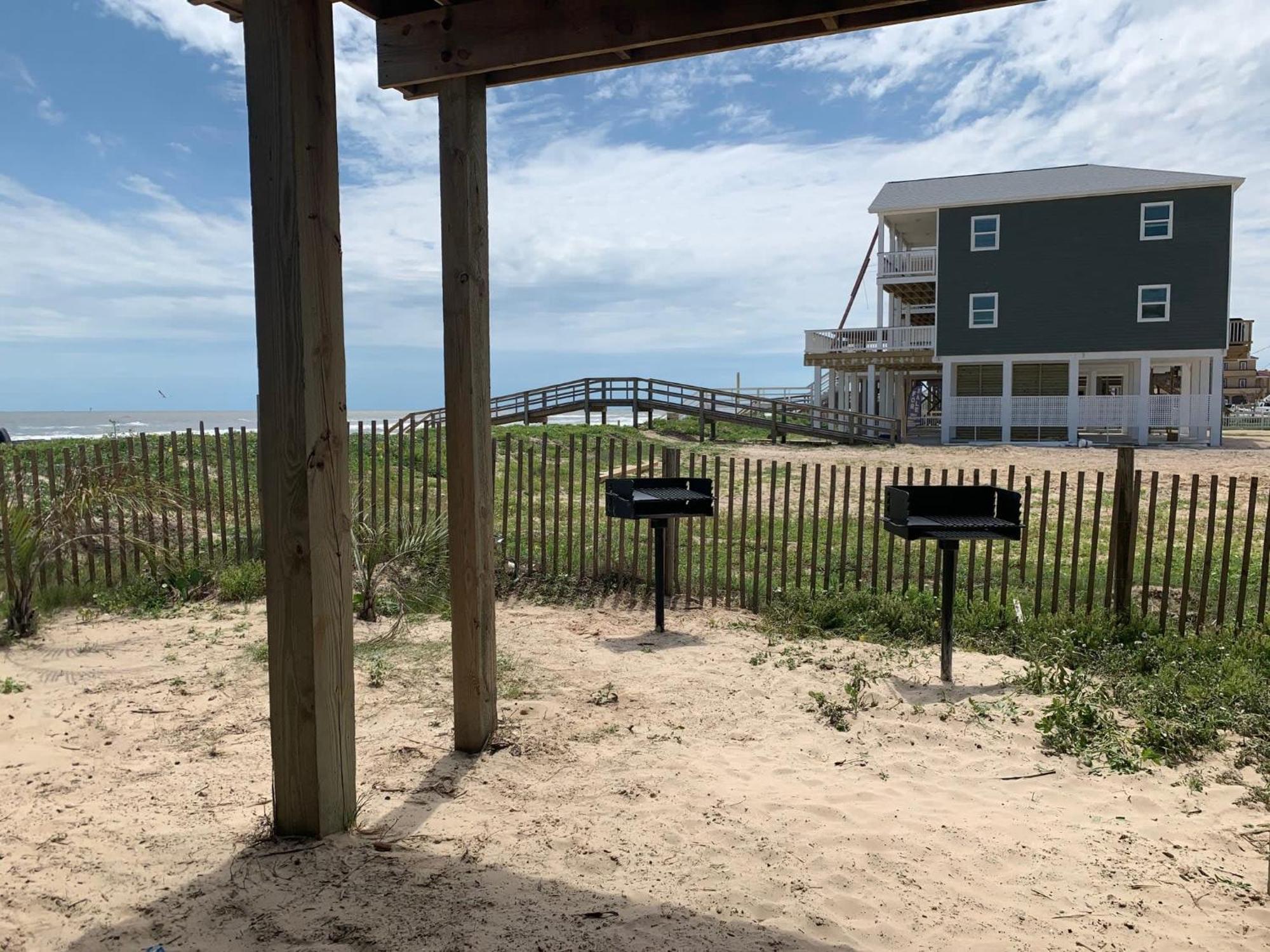 Unobstructed Oceanfront Sea Turtle Unit 2 Beach Pad! Surfside Beach Exterior photo